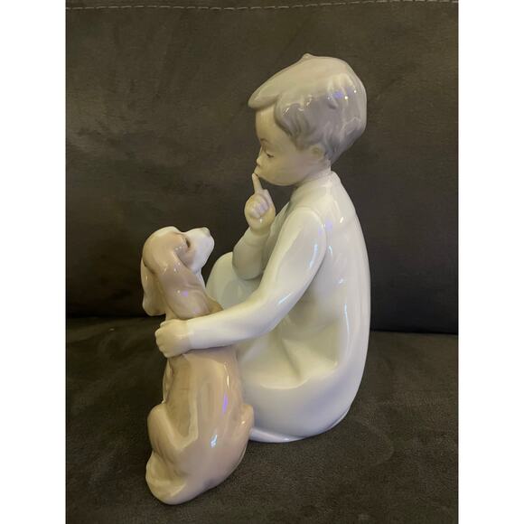 Vintage Lladro #4522-Child with Dog- Preowned. No box - Picture 4 of 5